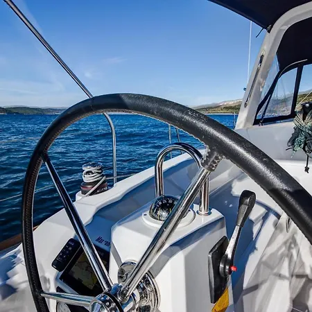 بوتيل Beneteau Oceanis 38 - Arsen Sailing Boat سبليت