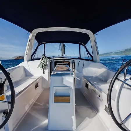 بوتيل Beneteau Oceanis 38 - Arsen Sailing Boat سبليت