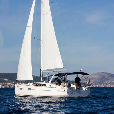 Beneteau Oceanis 38 - Arsen Sailing Boat بوتيل *