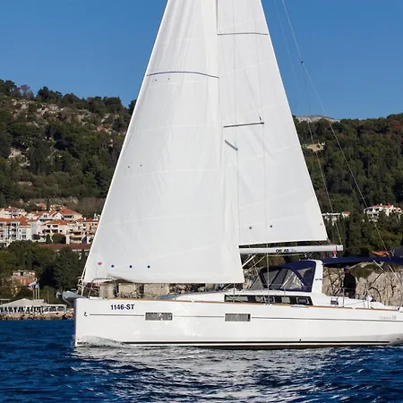 Beneteau Oceanis 38 - Arsen Sailing Boat بوتيل