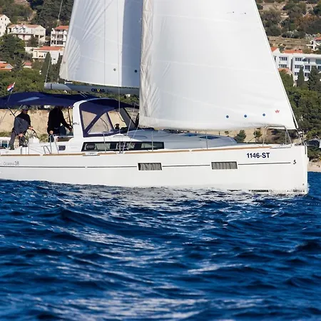 보트호텔 Beneteau Oceanis 38 - Arsen Sailing Boat 스플리트